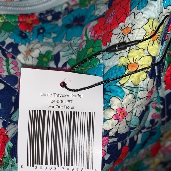 New Duffle Bag Vera Bradley Large Traveler Duffel Far Out Floral Pattern - Picture 4 of 4